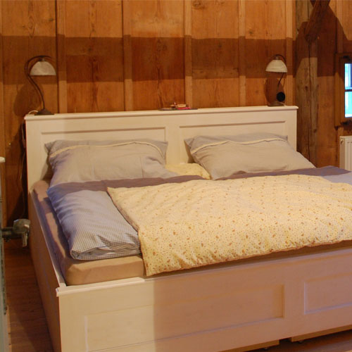 manželská postel se šuplety