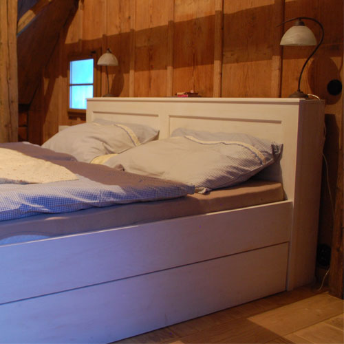 manželská postel se šuplety