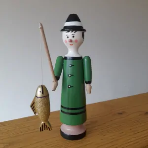 Dřevěná panenka: Rybář