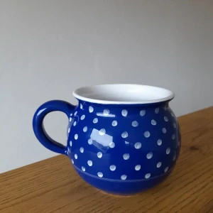 Buclák 500 ml tmavě modrý s puntíky