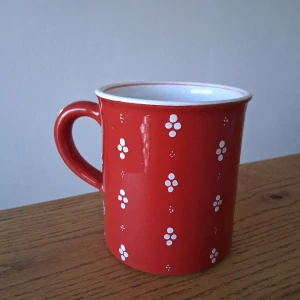 Rovný hrnek 350 ml červený