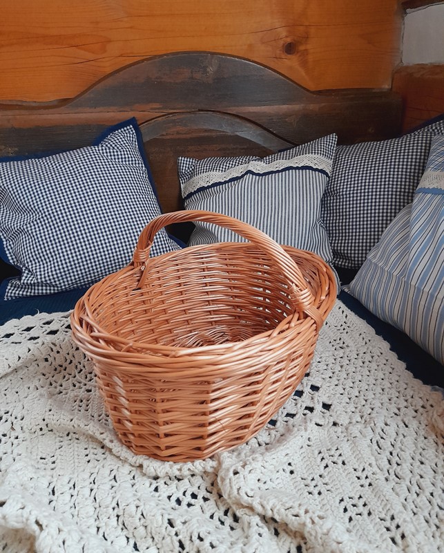 Koš světlý oválný