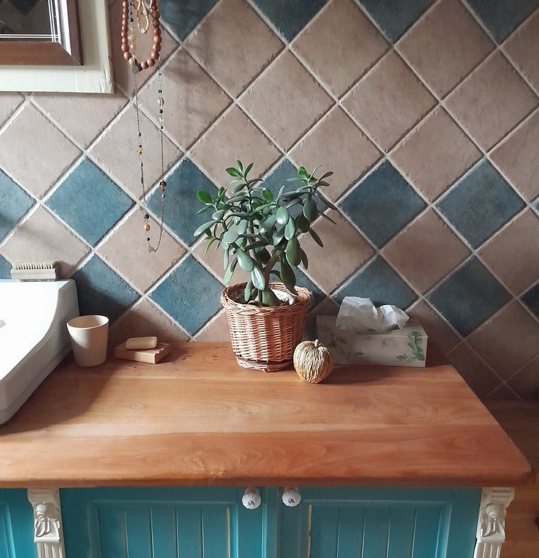 Koš obal s tmavým pruhem