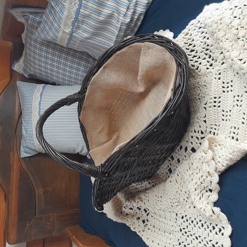 Koš ke krbu s jutou menší