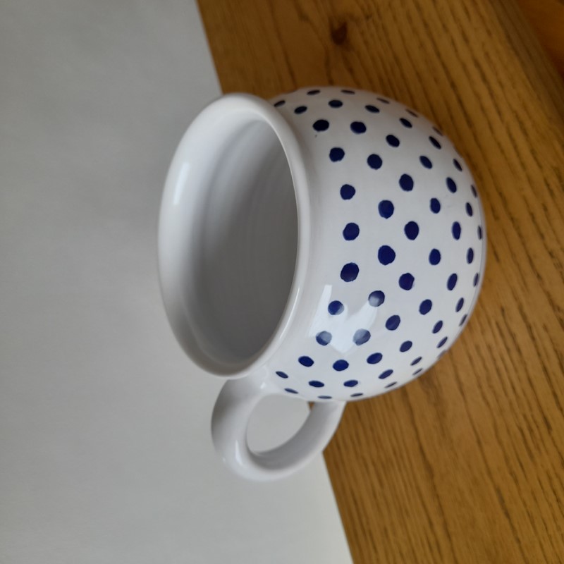 Buclák 500 ml bílý s puntíky