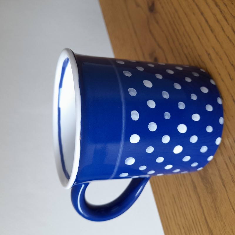 Rovný hrnek 350 ml tmavě modrý s puntíky