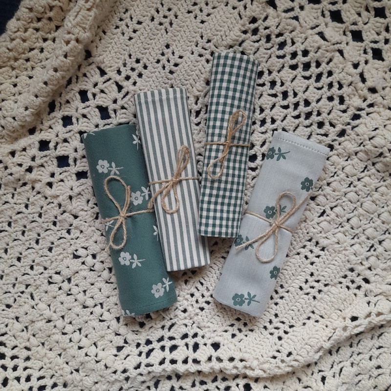 Utěrka tm. zelená  s tmavými květinami