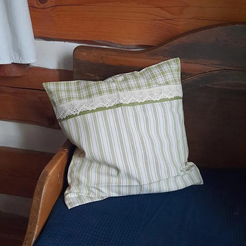 Polštářek kombinovaný - sv. zelený (velké pruhy)