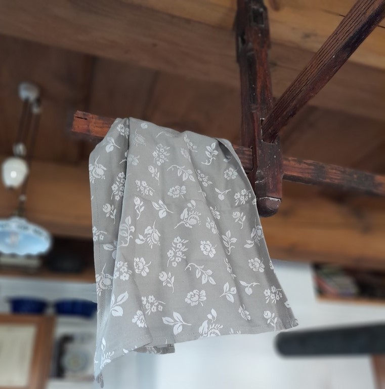 Utěrka béžová se světlými květy