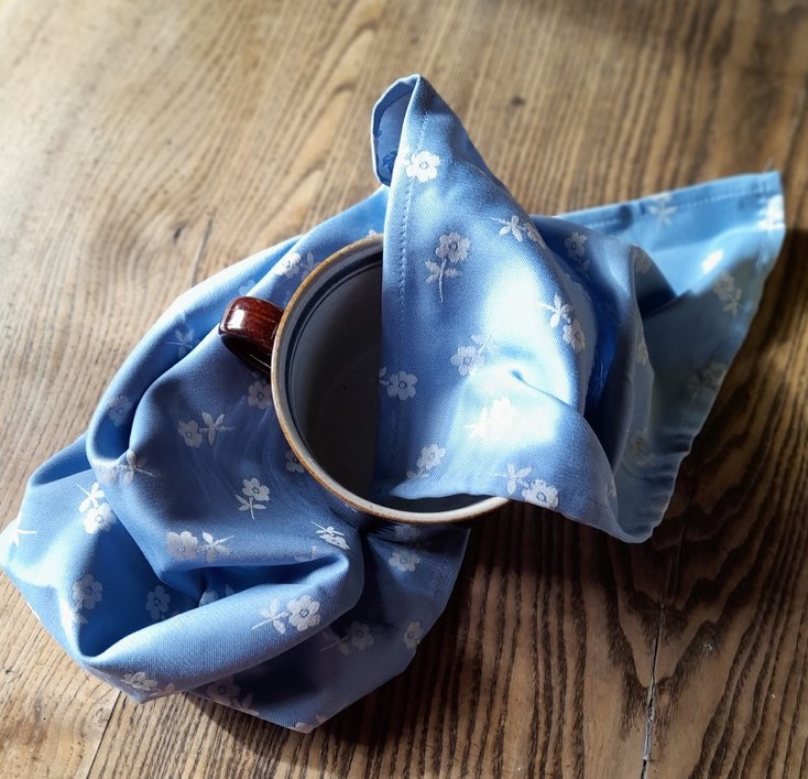 Utěrka sv. modrá se světlými květinami