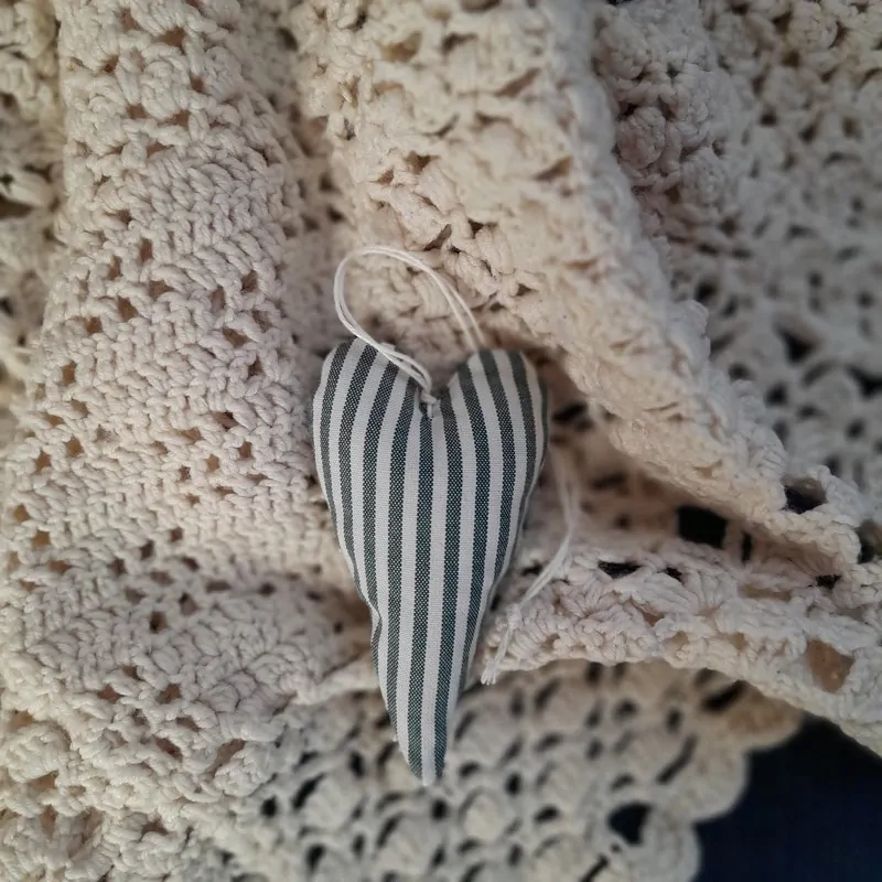 Srdíčko - tmavě zelené svislý pruh