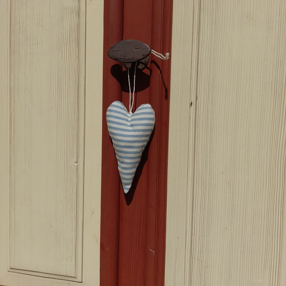 Srdíčko - staromodrý vodorovný pruh