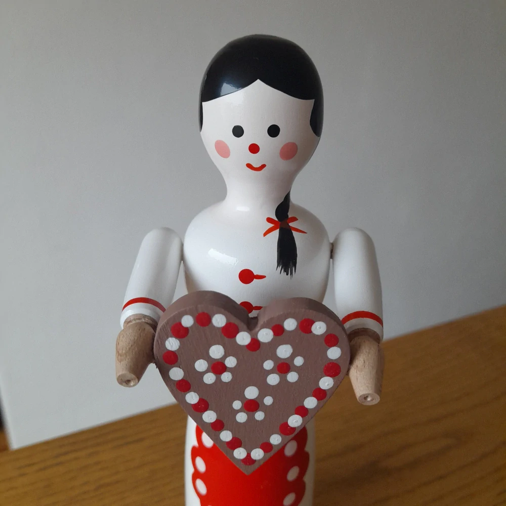 Dřevěná panenka: Perníkářka