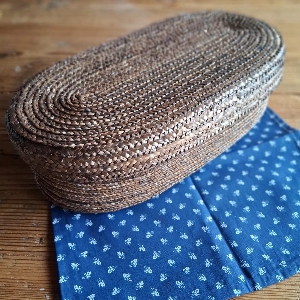 Chlebník oválný tmavý