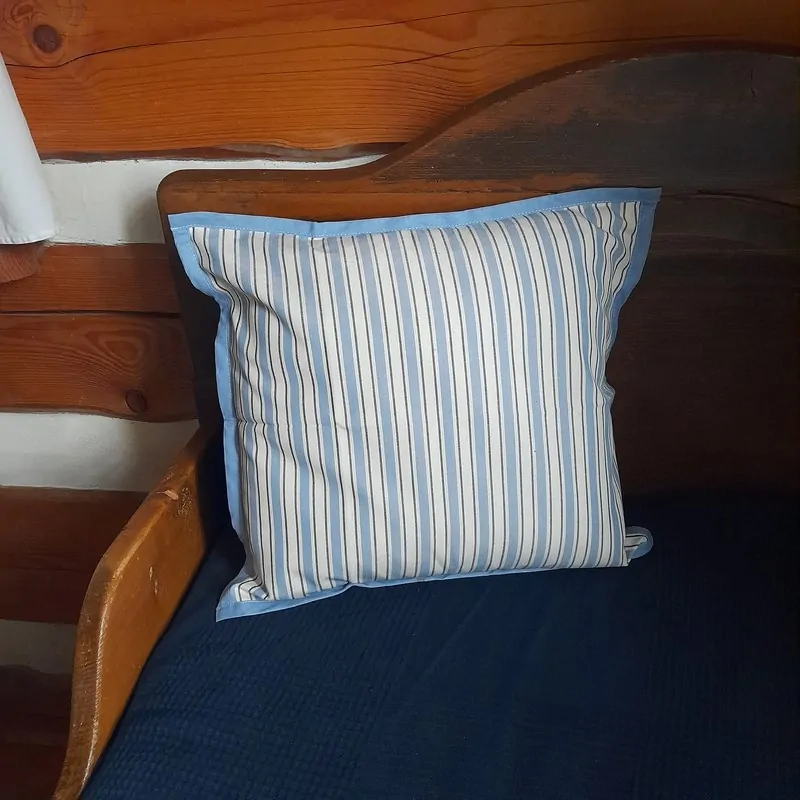 Polštářek - sv. modrý (pruhy velké)