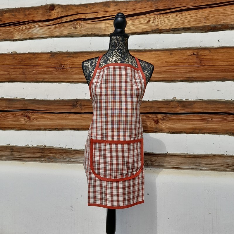 Zástěra - tm. červená (kostky velké)