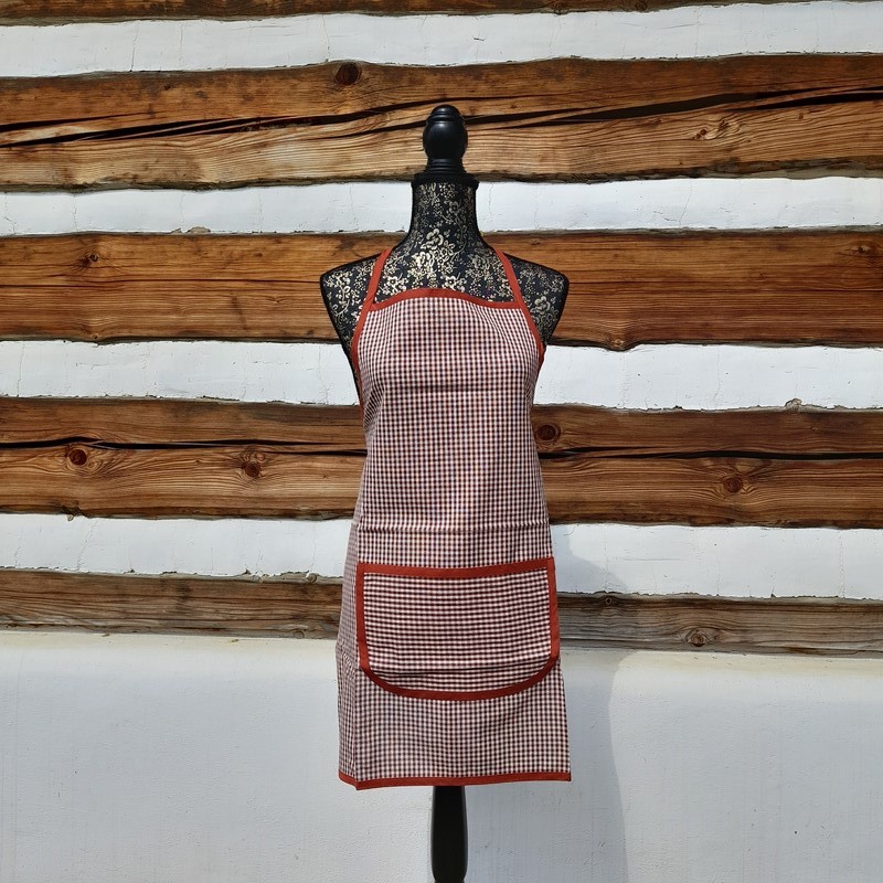 zástěra - tm. červená (kostky malé)