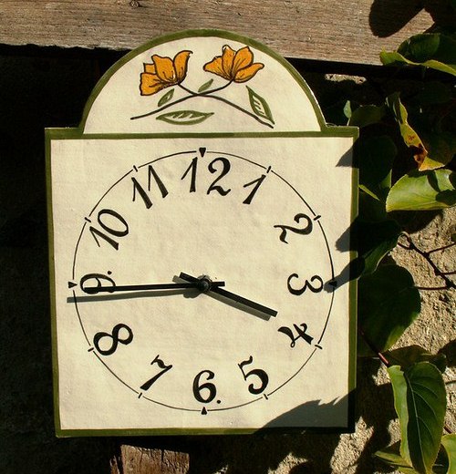 Malované keramické hodiny - KVĚT