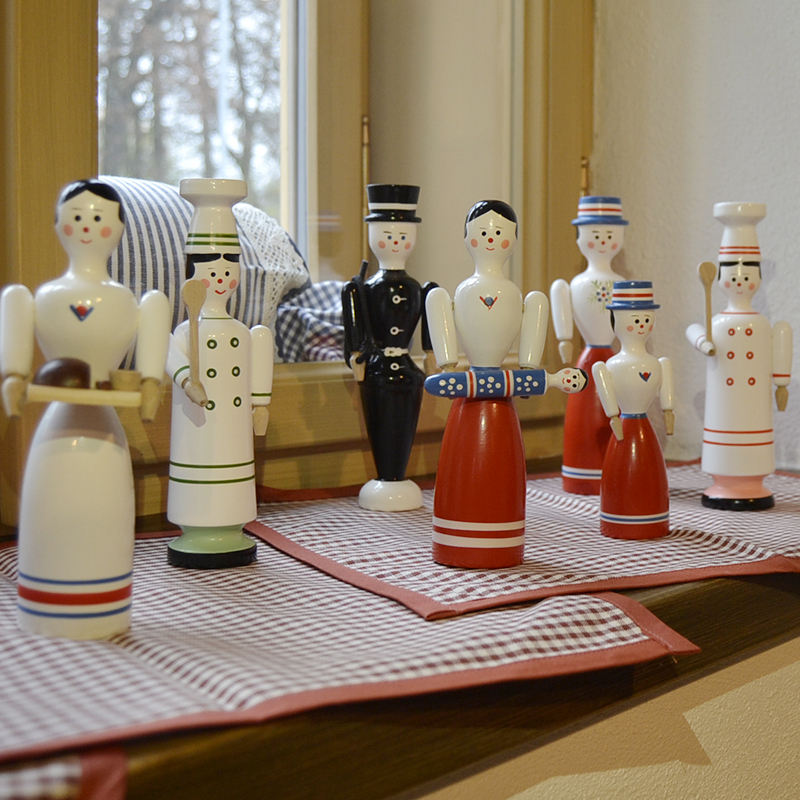 Dřevěná panenka: Kuchtík zelený