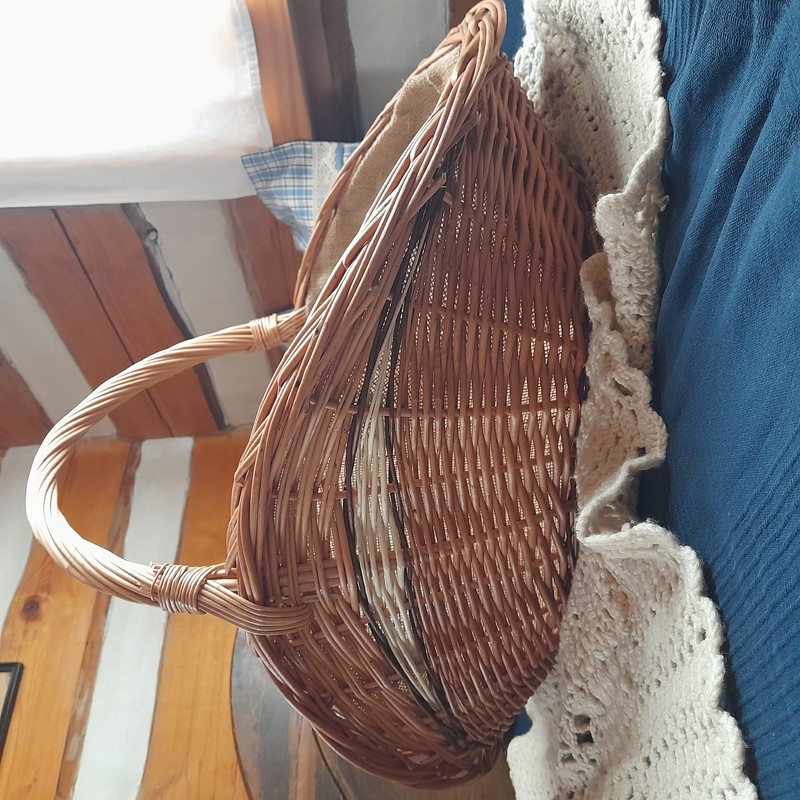 Koš ke krbu s bílým pruhem a jutou