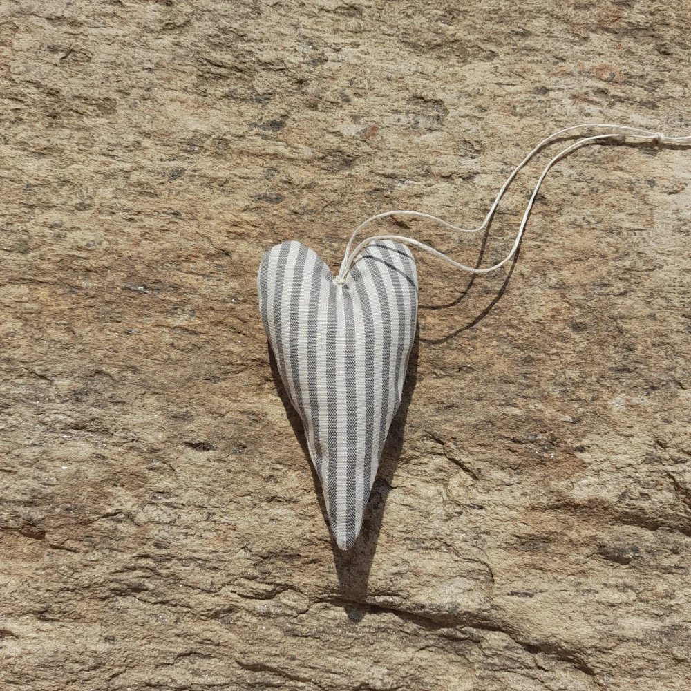 Srdíčko - šedé svislý pruh