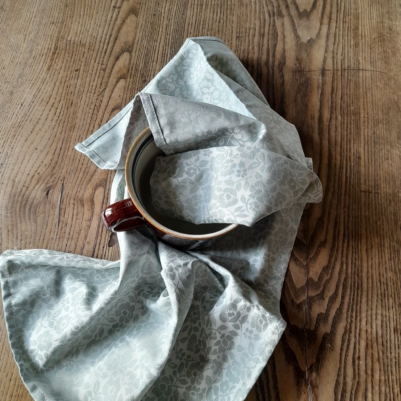 Utěrka starozelená s tmavými květinami