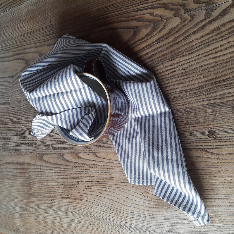 Utěrka tm. modrá (pruhy malé)