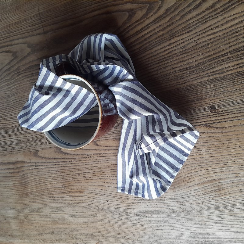 Utěrka tm. modrá (pruhy velké)