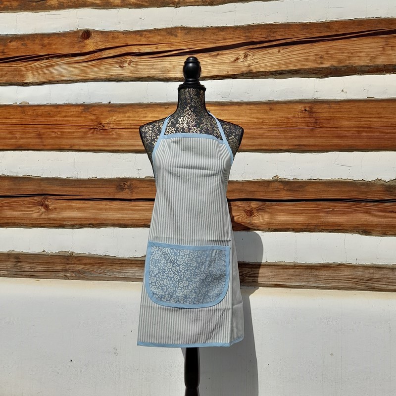 Zástěra staromodrá s proužky a květinami