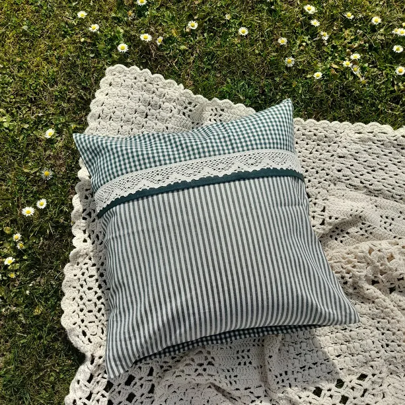 Polštářek kombinovaný - tm. zelený (pruhy malé)