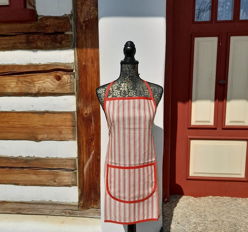 Zástěra - sv. červená (pruhy velké)