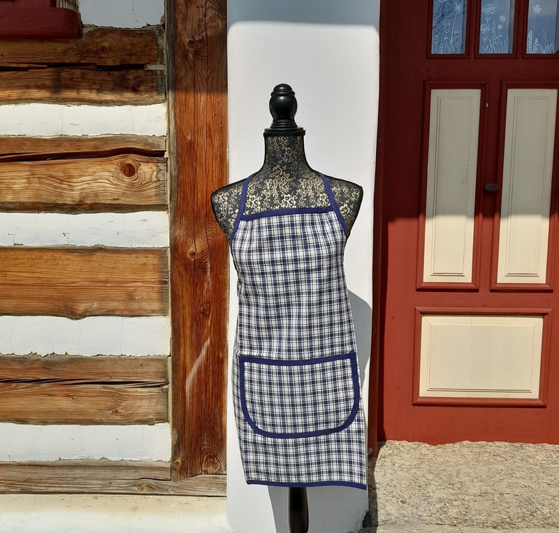 Zástěra - tm. modrá (kostky velké)