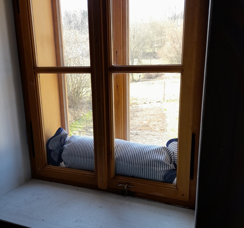 Potah na váleček - tm. modrý (pruhy malé)