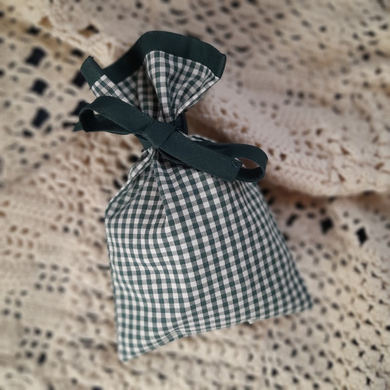 Pytlík - tm. zelený (kostky malé)