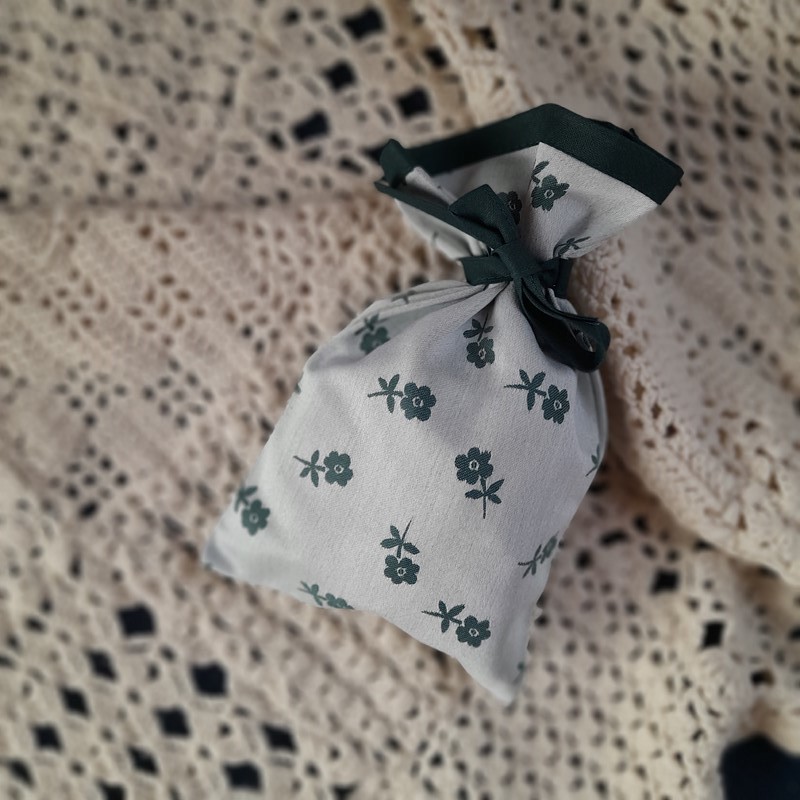 Pytlík - tm. zelený (kytičky tmavé)