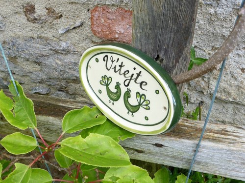 Keramická cedulka na dveře "Vítejte"