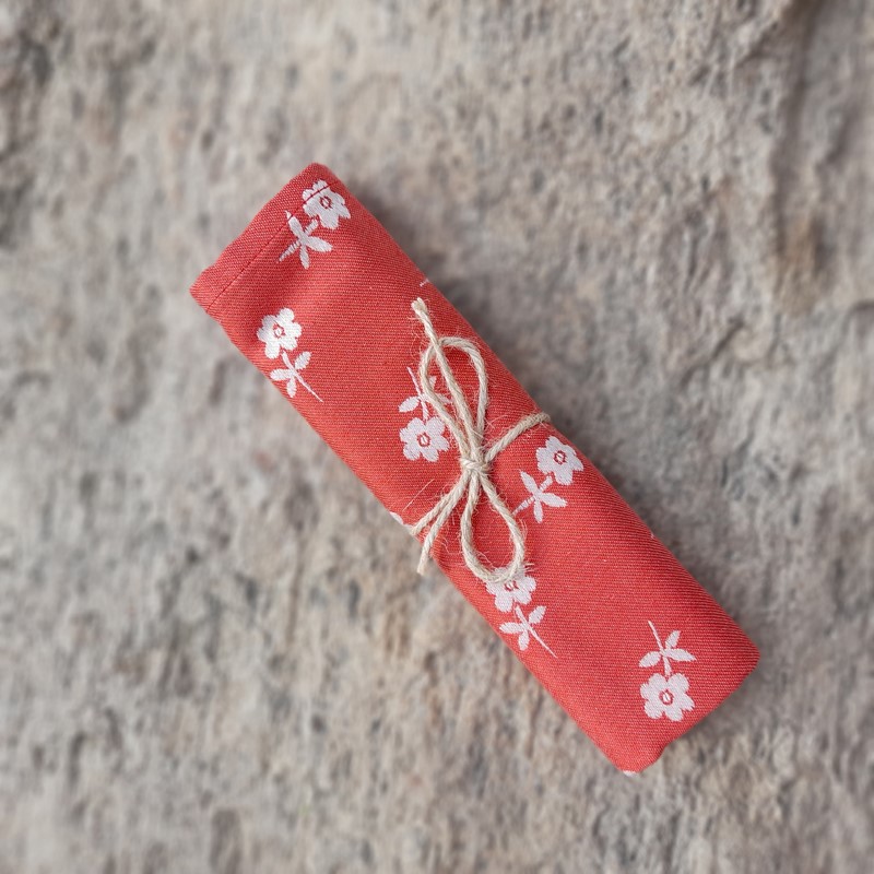 Utěrka červená se světlými květy