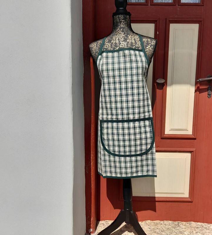 Zástěra - tm. zelená (kostky velké)