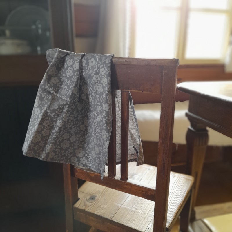 Utěrka šedá se světlými květy