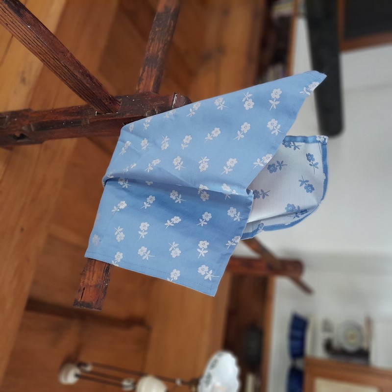 Utěrka sv. modrá se světlými květinami