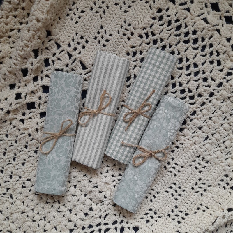 Utěrka starozelená se světlými květinami