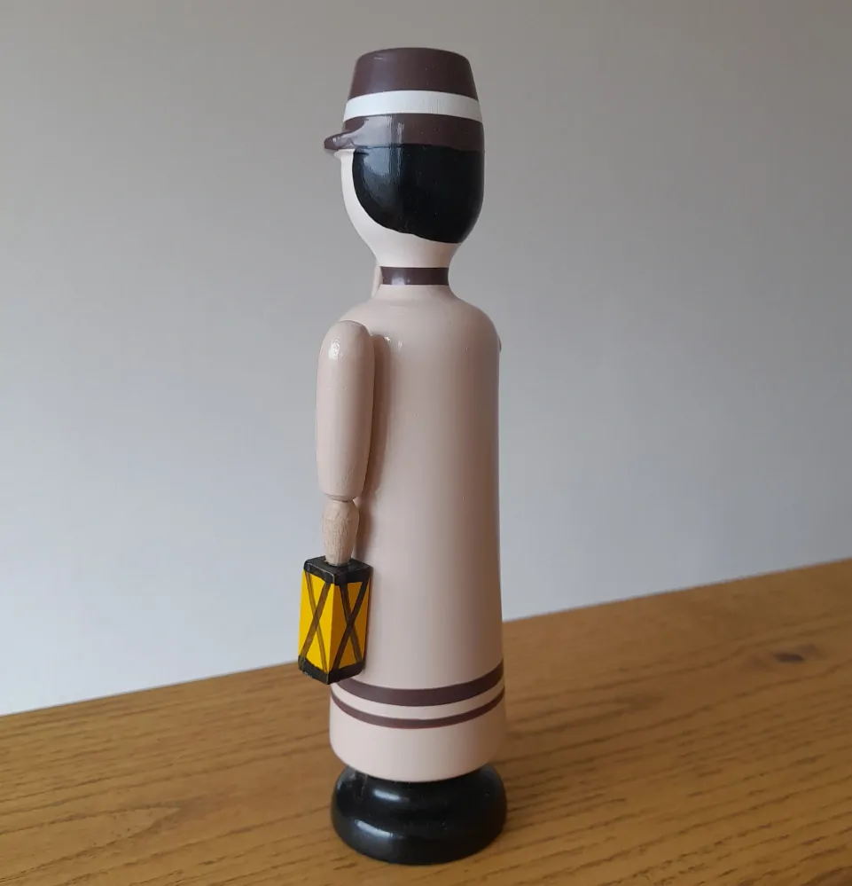 Dřevěná panenka: Ponocný