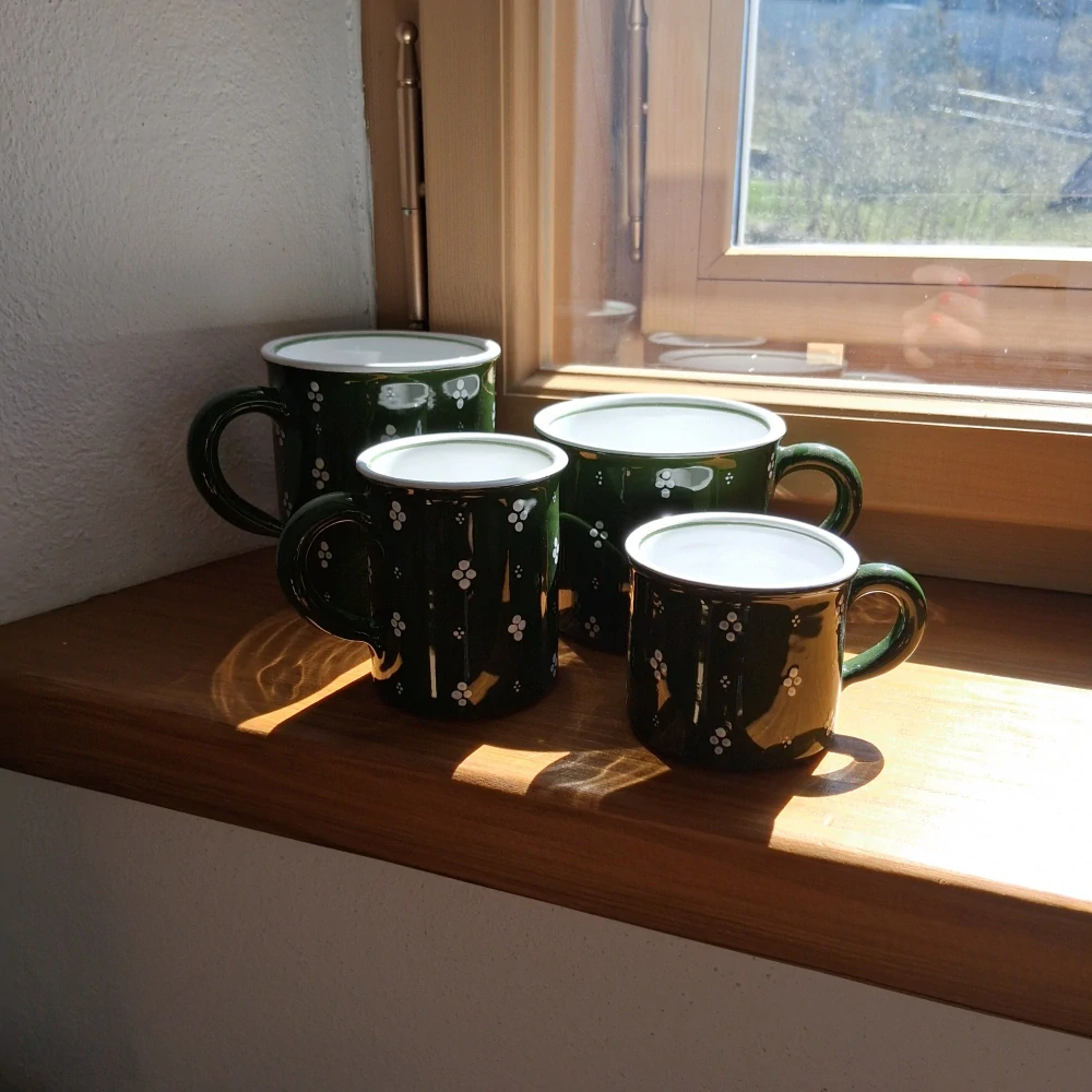 Rovný hrnek 350 ml tmavě zelený