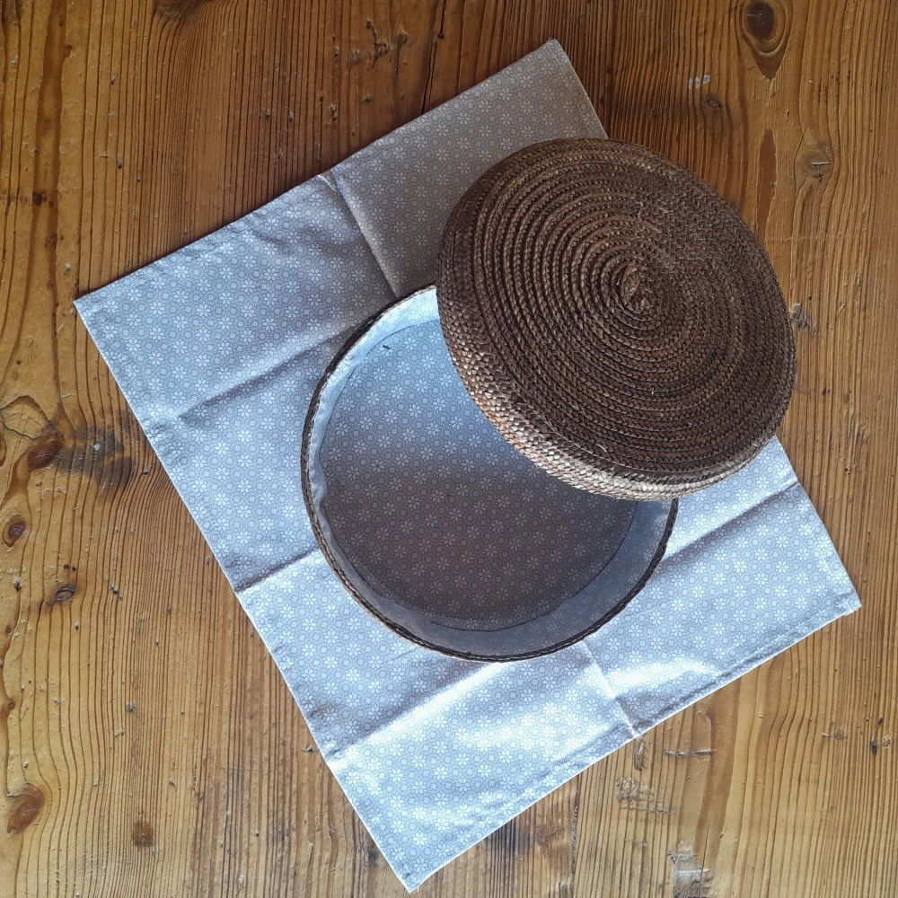 Chlebník kulatý tmavý