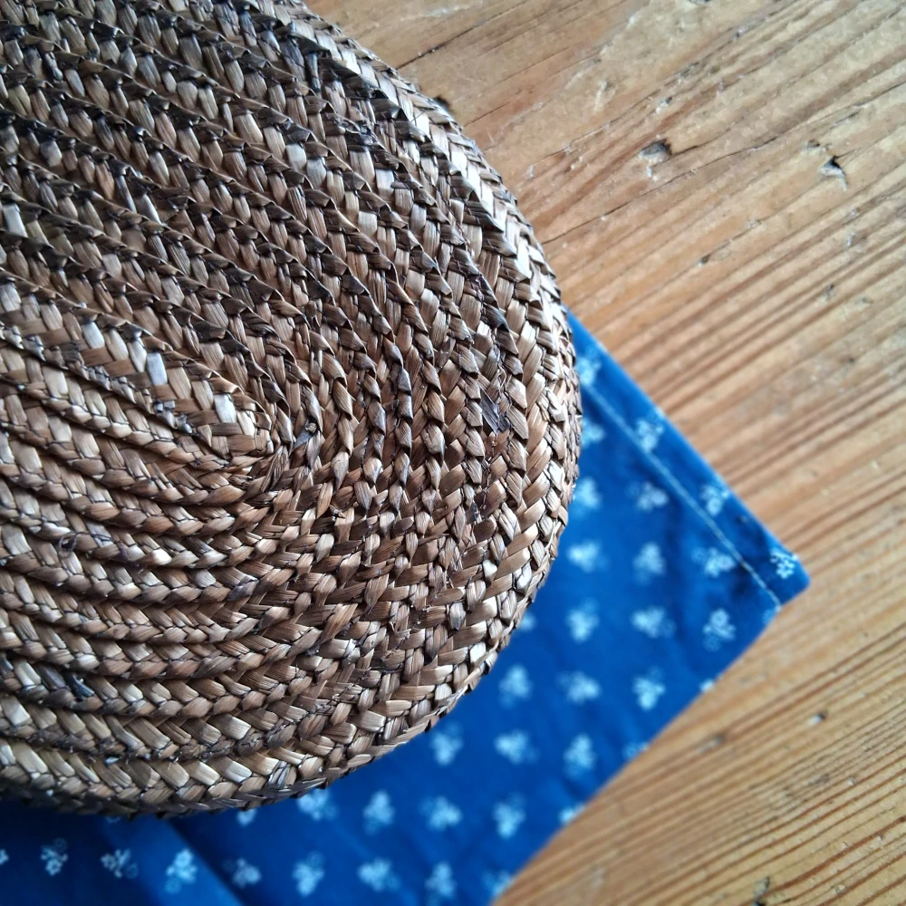 Chlebník oválný tmavý