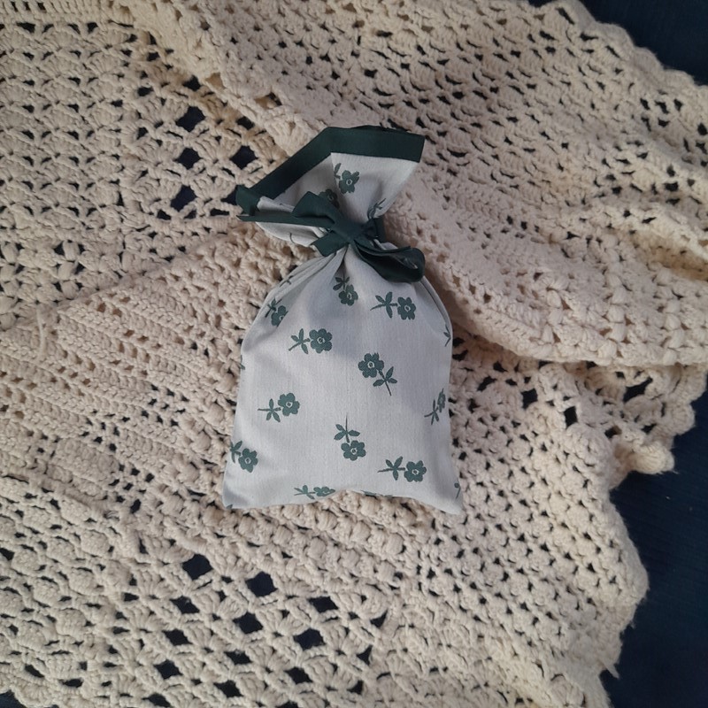 Pytlík - tm. zelený (kytičky tmavé)