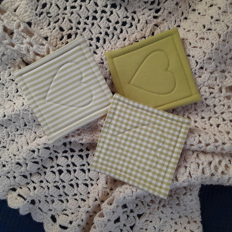 Podložka se srdíčkem - světle zelená