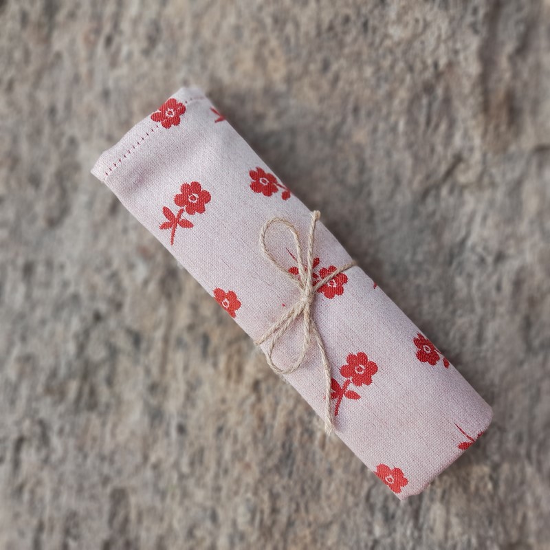 Utěrka červená s tmavými květy