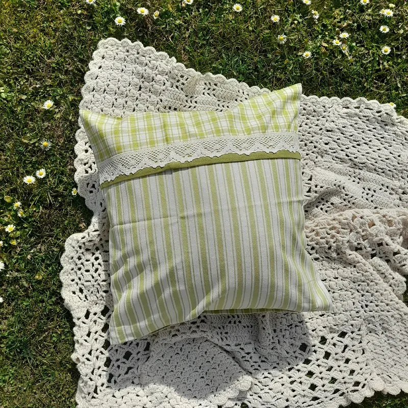 Polštářek kombinovaný - sv. zelený (velké pruhy)