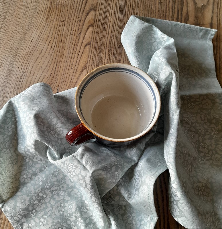 Utěrka starozelená se světlými květinami